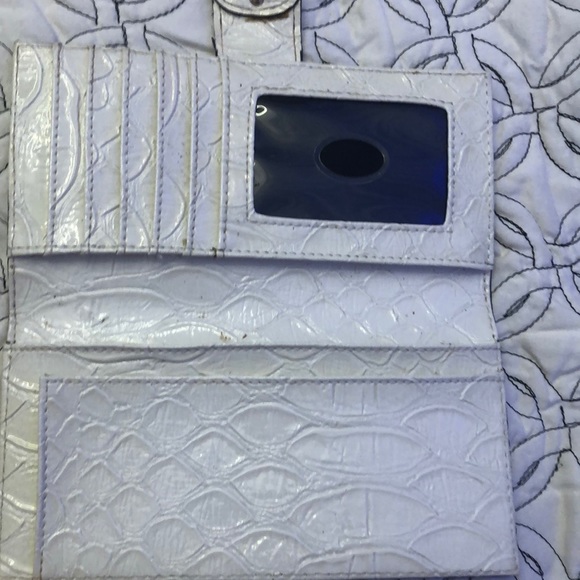 SALE !!! GUESS WHITE WALLET 🔥🔥🔥 - Picture 3 of 5